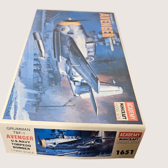 Grummen TBF-1 Avenger US Navy Torpedo Bomber -_ ITEM #4308 - Picture 4 of 5